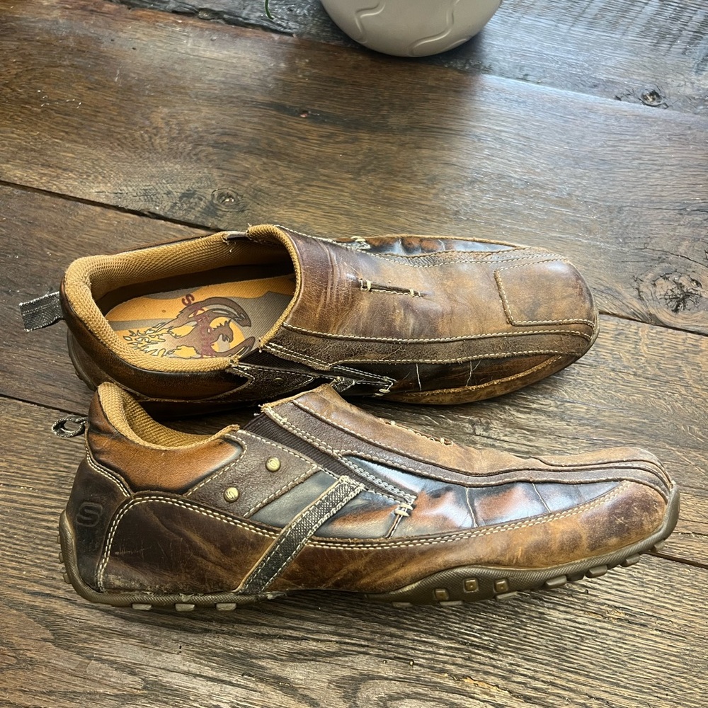 Men’s Skechers
Size 12
Brown